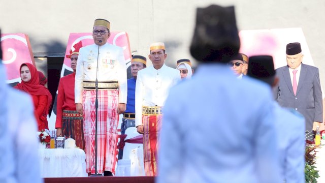Wali Kota Makassar, Moh Ramdhan Pomanto saat memimpin upacara peringatan HUT RI ke-79 di Anjungan City Of Makassar, Makassar, Sabtu (17/8/2024). (Foto: Istimewa)