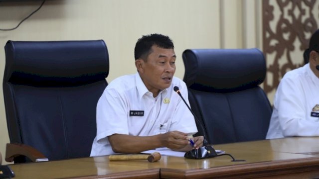 Sekretaris DPRD Sulsel, M Jabir saat memimpin rapat kerja internal yang dilaksanakan di ruang rapat kerja lantai II, Gedung Tower DPRD Sulsel, Jumat (16/8/2024). (Foto: Istimewa)