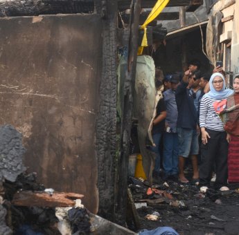 Respons Cepat, Rezki Lutfi Kunjungi Korban Kebakaran di Bara-baraya Selatan