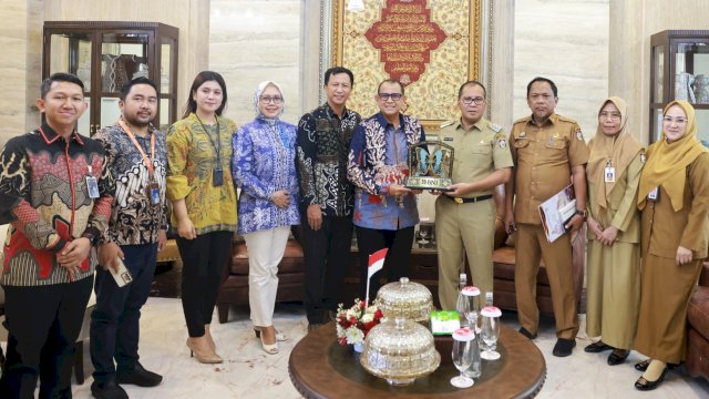 Wali Kota Makassar, Moh Ramdhan Pomanto saat menerima audiensi BNI Cabang Makassar di kediaman pribadinya, Jalan Amirullah, Selasa (20/8/2024). (Foto: Istimewa)