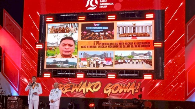 Bupati Gowa Adnan Purichta Ichsan didampingi Wakilnya Abd Rauf Malaganni saat membagikan pengalaman mengunjungi IKN beberapa waktu lalu, di sela-sela memberikan sambutan pada Malam Resepsi Kenegaraan HUT RI Ke-79 Tingkat Kabupaten Gowa, di Taman Sultan Hasanuddin, kemarin. (Dok. Chaerani/Republiknews.co.id)