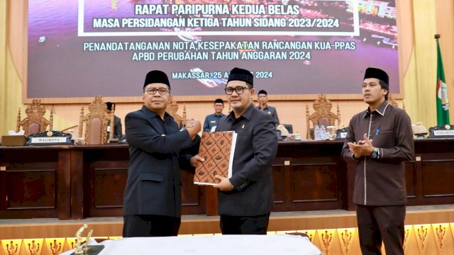 Pemerintah Kota Makassar dan DPRD Makassar menyepakati KUA-PPAS APBD Perubahan TA 2024 dalam rapat paripurna yang digelar di ruang paripurna DPRD Makassar, Minggu (25/8/2024). (Foto: Istimewa)