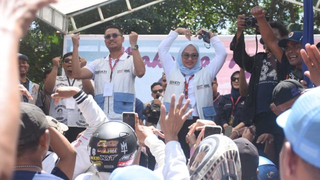 Pasangan Andi Seto Asapa-Rezki Mulfiati Lutfi resmi mendaftar di KPU Makassar, Jalan Perumnas Raya Antang, Rabu (28/8/2024). (Foto: Istimewa)