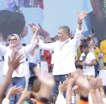 Resmi Daftar di KPU Barru, Andi Ina-Abustan Harap Pilkada Berjalan Demokratis dan Adil