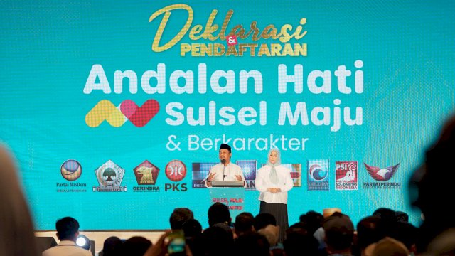 Pasangan Calon Gubernur dan Wakil Gubernur Sulsel, Andi Sudirman Sulaiman dan Fatmawati Rusdi (Andalan Hati) saat melakukan deklarasi di Hotel Claro, Jalan AP Pettarani, Makassar, Kamis (29/8/2024). (Foto: Istimewa)