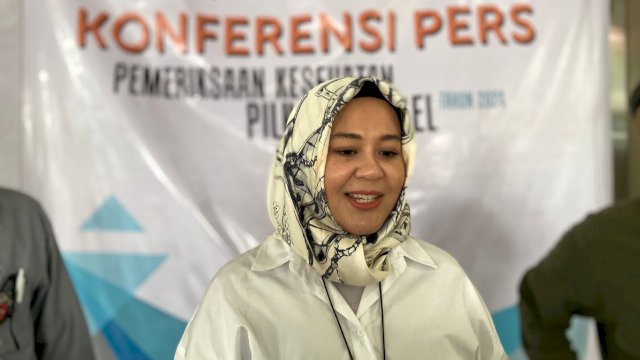 Bakal Calon Wakil Gubernur Sulawesi Selatan, Fatmawati Rusdi usai mengikuti tahapan pemeriksaan kesehatan di RSUP Wahidin Sudirohusodo, Makassar, Jumat (30/8/2024). (Foto: Istimewa)