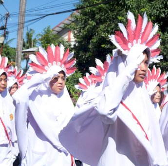 Puluhan Sekolah Ikut Gerak Jalan HUT RI, Wabup Gowa: Pelajar Perlu Miliki Sifat Nasionalisme
