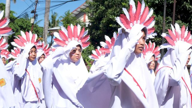 Sebanyak 86 sekolah mengikuti gerak jalan pelajar yang dilaksanakan Pemkab Gowa dalam menyambut HUT RI Ke-79 Tingkat Kabupaten Gowa, Selasa, (13/08/2024). (Dok. Humas Gowa)