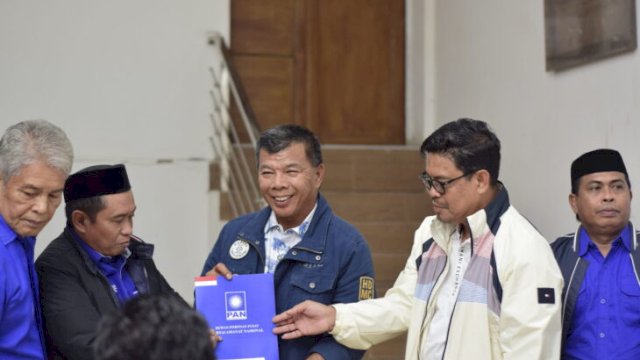 Penyerahan rekomendasi usungan PAN ke pasangan Andi Utta-Edy Manaf. [FOTO: IST]