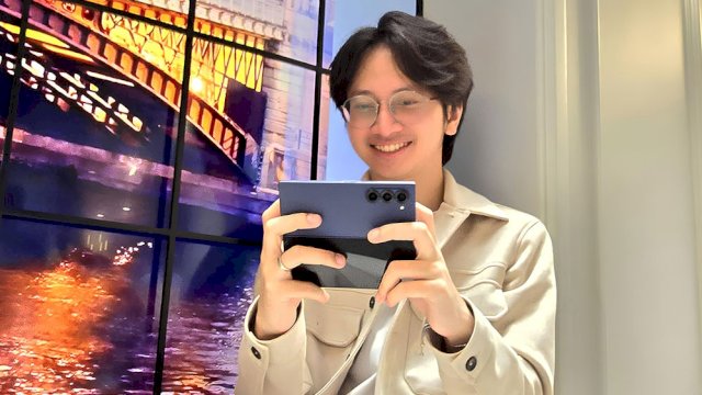 Produktivitas Apiipp sebagai seorang Content Creator yang semakin meningkatberkat kecanggihan Galaxy Z Fold6. (Dok. Samsung)