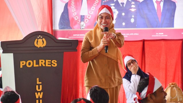 Bupati Luwu Utara Indah Putri Indriani saat menghadiri Deklarasi Pilkada Damai Tiga Pilar bersama Forkopimda di Baruga Taman Siswa Masamba. (ist)