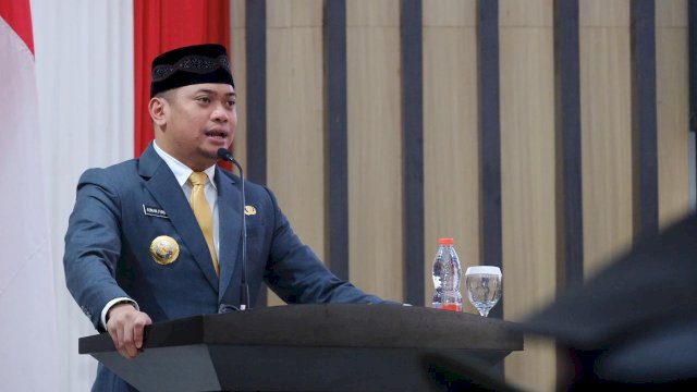 Bupati Gowa Adnan Purichta Ichsan menghadiri Pelantikan dan Pengambilan Sumpah Anggota DPRD Kabupaten Gowa Periode 2024-2029, di Ruang Rapat Paripurna, Kantor DPRD Kabupaten Gowa, Senin (09/09/2024). (Dok. Humas Gowa)