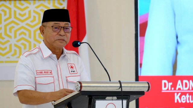 Ketua PMI Gowa Abd Rauf Malaganni saat memberikan sambutan usai terpilih kembali memimpin PMI Gowa, di sela-sela Musyawarah PMI Kabupaten Gowa Tahun 2024, di Baruga Tinggimae, Rumah Jabatan Bupati Gowa, kemarin. (Dok. Humas Gowa)