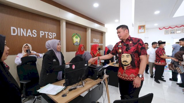 Bupati Gowa Adnan Purichta Ichsan saat hadir meresmikan PPP Kecamatan Parangloe, beberapa hari lalu. (Dok. Humas Gowa)