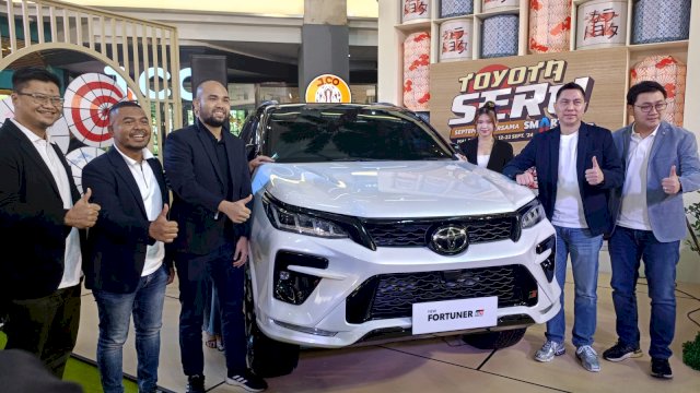 Kalla Toyota meluncurkan New Fortuner, di sela-sela event Toyota SERU (September Bersama Smart Upgrade) by Kalla Toyota, di Atrium Mall Ratu Indah (MaRI) Makassar. (Dok: Chaerani/Republiknews.co.id)