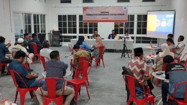 Bawaslu Kepulauan Selayar gelar rapat kerja teknis di Caffe Demokrasi Tanadoang, Kecamatan Benteng. (Foto: Andi Rusman / Republiknews.co.id)