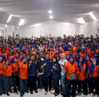Tasming Hamid Kukuhkan Emak-emak Istri Buruh Pelabuhan jadi Keluarga Besar TSM MO, Tambah Kekuatan Baru di Pilkada