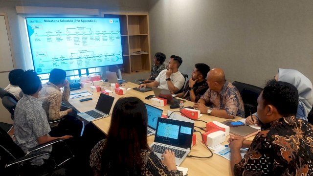 PT PLN (Persero) dan PT Buminata Aji Perkasa Tolitoli saat melakukan Kick Off Meeting pembangunan PLTM Batunobotak dengan kapasitas 4,3 Megawatt (MW), Jumat, (20/09/2024) kemarin. (Dok. Humas PLN UIP Sulawesi)