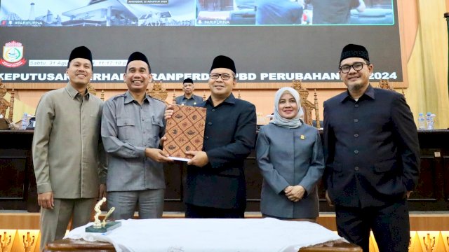 DPRD Makassar dan Pemkot menyetujui APBD-P Tahun Anggaran 2024 dalam rapat paripurna yang digelar Sabtu (31/8/2024). (Foto: Istimewa)