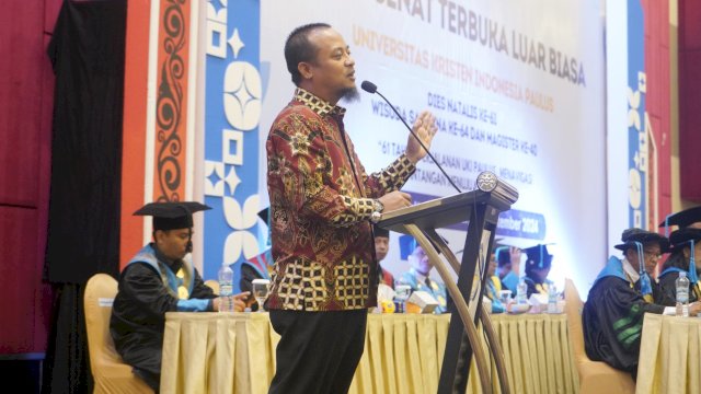 Bakal Calon Gubernur Sulsel, Andi Sudirman Sulaiman saat menghadiri undangan Rapat Senat Terbuka Luar Biasa UKI Paulus Makassar di Hotel Dalton, Makassar, Senin (2/9/2024). (Foto: Istimewa)