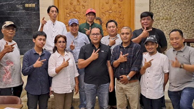 Bakal Calon Gubernur Sulsel, Moh Ramdhan Pomanto saat menerima kunjungan silaturahmi sejumlah mantan relawan Prof Nurdin Abdullah di kediamannya pribadinya, Jalan Amirullah, Makassar, Kamis (5/9/2024). (Foto: Istimewa)