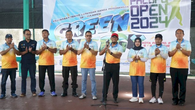 GM PLN UID Sulselrabar, Budiono (empat dari kanan) bersama jajaran Forkopimda Kota Palopo saat membuka Turnamen Tenis Green Energy Palopo Open 2024, Kamis (5/9/2024). (Foto: Istimewa)