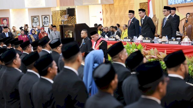 Suasana pelantikan dan pengambilan sumpah dan jabatan para anggota DPRD Kota Makassar periode 2024-2029, Senin (9/9/2024). (Foto: Istimewa)