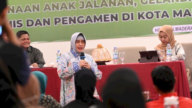 Ketua TP PKK Kota Makassar, Indira Yusuf Ismail mengajak warga Lae-lae mengembangkan potensi wilayah pulau mereka, Minggu (8/9/2024). (Foto: Istimewa)