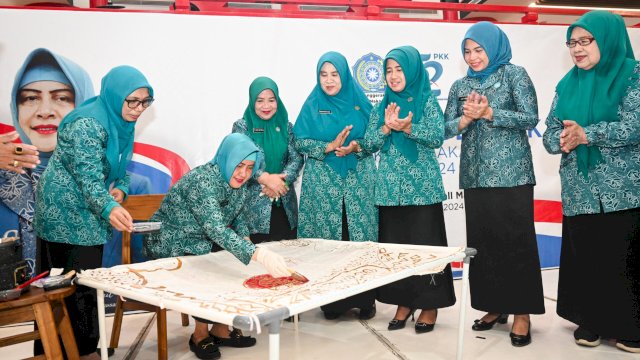 Ketua TP PKK Kota Makassar, Indira Yusuf Ismail saat membuka Jambore TP PKK Kota Makassar dalam rangka memperingati Hari Kesatuan Gerak (HKG) ke-52, Minggu (8/9/2024). (Foto: Istimewa)