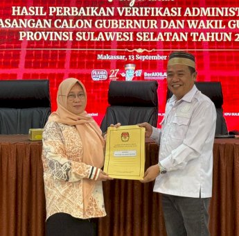Dinyatakan Lengkap, KPU Sulsel Serahkan Hasil Vermin Perbaikan Bapaslon Gubernur dan Wakil Gubernur
