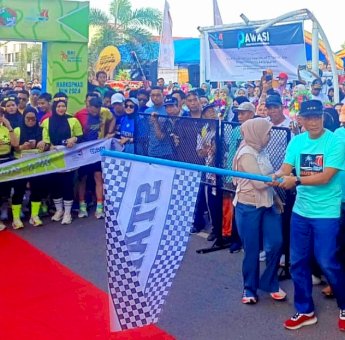 Berhadiah Umrah, Prof Zudan Arif Lepas 15 Ribu Peserta Harkopnas Run 2024 di Selayar
