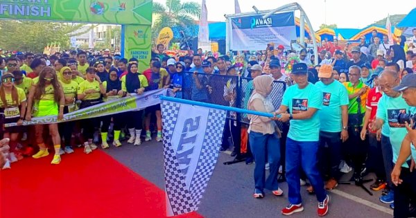 Berhadiah Umrah, Prof Zudan Arif Lepas 15 Ribu Peserta Harkopnas Run 2024 di Selayar