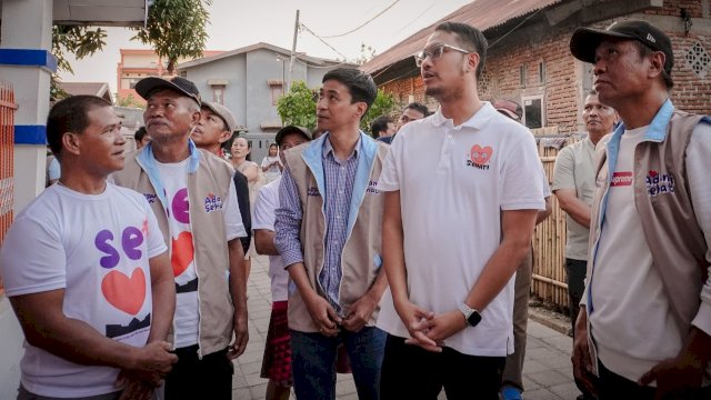 Pasangan Andi Seto Asapa-Rezki Mulfiati Lutfi komitmen untuk menggratiskan seragam sekolah jika kelak terpilih di Pilwalkot Makassar 2024. (Foto: Istimewa)