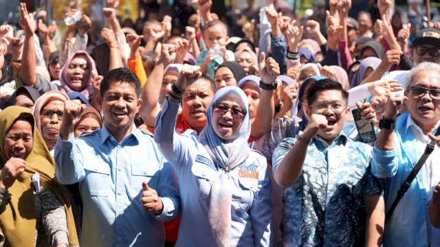 Bakal Calon Bupati Gowa, Husniah Talenrang saat bersilaturahmi dengan warga di Kelurahan Pangkabinanga, Kecamatan Palangga, Senin (16/9/2024). (Foto: Istimewa)