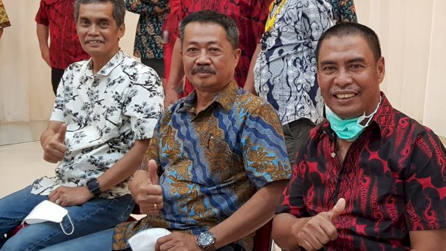 Para tokoh pendidikan di Kabupaten Gowa ramai-ramai mendukung pasangan Husniah Talenrang-Darmawangsyah Muin (Hati Damai) di Pilkada Gowa 2024. (Foto: Istimewa)