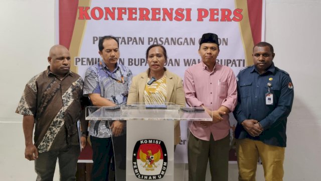 Suasana konferensi pers KPU Mappi yang dipimpin oleh Ketua KPU Mappi, Yati Enoch. (Foto: Hendrik/republiknews.co.id)