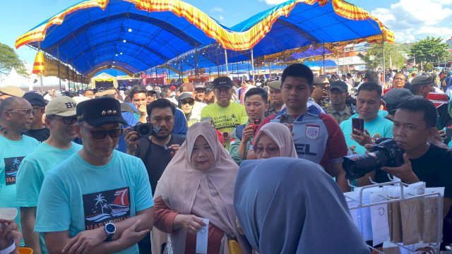 Booth Rumah BUMN PLN Selayar saat dikunjungi oleh Pj Gubernur Sulsel, Prof Zudan Arif Fakrulloh. (Foto: Istimewa)