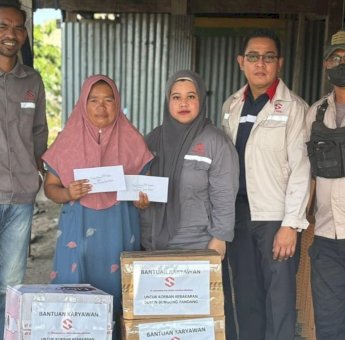 Solidaritas Karyawan Huadi Group Galang Donasi untuk Korban Kebakaran di Papanloe