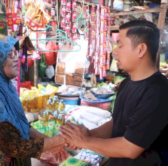 Blusukan di Pasar Labukkang, Tasming-Hermanto Komitmen Perjuangkan Kesejahteraan Pedagang