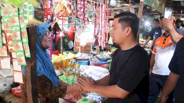 Blusukan di Pasar Labukkang, Tasming-Hermanto Komitmen Perjuangkan Kesejahteraan Pedagang