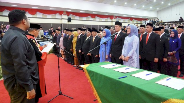 Prosesi pelantikan anggota DPRD Sulsel periode 2024-2029 di ruang paripurna Kantor DPRD Sulsel, Selasa (24/9/2024). (Foto: Humas DPRD Sulsel)