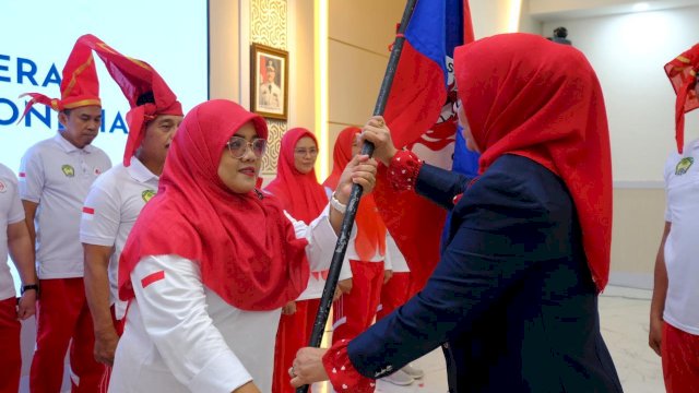 Ketua YJI Kabupaten Gowa Tri Octaviyani saat dilantik sebagai sebagai pengurus Masa Bakti 2024-2029, di Baruga Tinggimae, Rumah Jabatan Bupati Gowa, kemarin. (Dok. Humas Gowa)