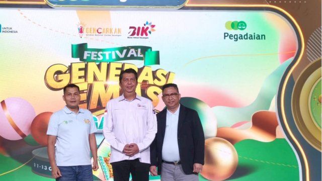 Kepala Kantor Otoritas Jasa Keuangan (OJK) Sulawesi Selatan dan Sulawesi Barat (Sulselbar) Darwisman (tengah) saat hadir di Festival Generasi Emas Pegadaian, di Atrium Mall Panakukang Makassar, kemarin. (Dok. Istimewa)
