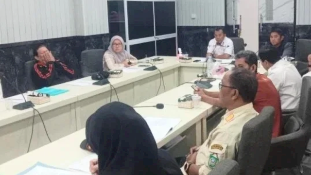 Ket : RDP membahas Tarif Sewa Pare Beach