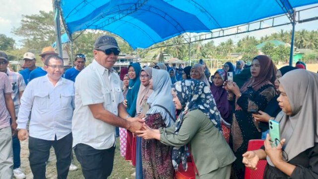 Calon Bupati Bulukumba nomor urut 2, Andi Muchtar Ali Yusuf saat sosialisasi di desa Manyampa kecamatan Ujung Loe, Rabu (02/10/2024). [Foto. IST]