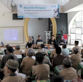 YBM PLN Beri Bantuan Alat Tulis, Dukung Ponpes DDI ABRAD Terus Berprestasi