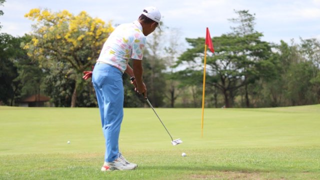 Indosat melalui brand IM3 bekerjasama Padivalley Glof menggelar kegiatan bermain golf khusus untuk pemain pemula, di Padivalley Golf Club, Pattallassang, Gowa. (Dok. Indosat Ooredoo Hutchison)