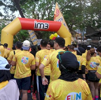 Ratusan Pelari Nikmati Keseruan Fun Run IM3 di Makassar