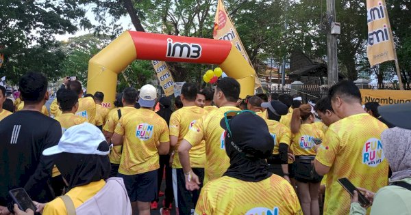 Ratusan Pelari Nikmati Keseruan Fun Run IM3 di Makassar