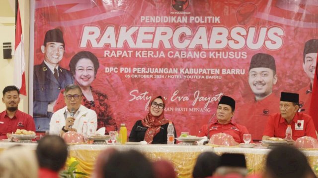 Ket : Andi Ina Kartika Sari dan Abustan di Rapat Kerja Cabang Khusus (Rakercabsus) PDI Perjuangan Barru